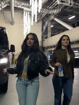 dafnekeen - Swipe to pull these out 😈 (full video in your dms)