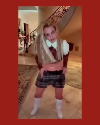 britneyspears - I never feel so much myself as when I’m in a hot bath. 🔥🛁