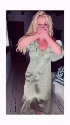 britneyspears - caught up with an absolute babe this week 💛💛💛 no video as