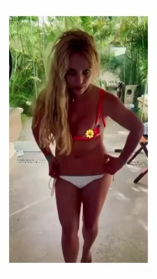britneyspears - This cute cow is ready to suck your cock 💋 let's ruin my makeup