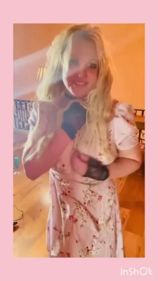 britneyspears - Tip $10 to get the lock of my 5 mins BJ video 😈💦🍆🍆👅