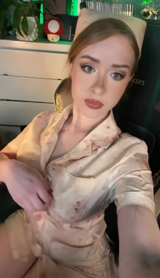 elinatwitch - Should I go live this week?