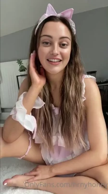 ella_purnell - Sorry, but you have only one option, to kisses with me🍑👈🏻 