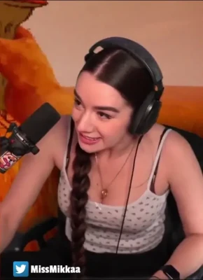 missmikkaa - Check out IzzyPie s sexy ass  OMG you must see it for yourself 
