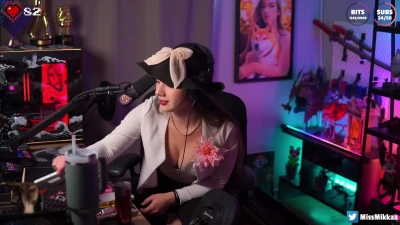 missmikkaa - Giving my boobies a little lick