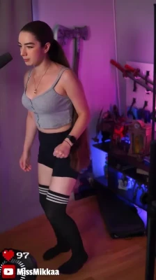 missmikkaa - Maintain eye contact while we jerk off together