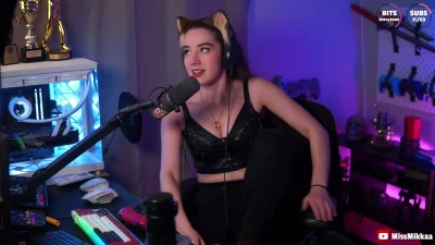 missmikkaa - You would look 𝐦𝐮𝐜𝐡 𝐛𝐞𝐭𝐭𝐞𝐫 with my heel