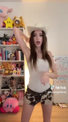 breesknees - Big tits small waist big hips 👍