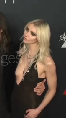 taylormomsen - Hehehe tease!