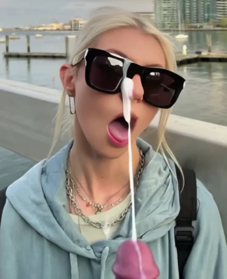 taylormomsen - Upclose and personal with the 11s in black flip flops