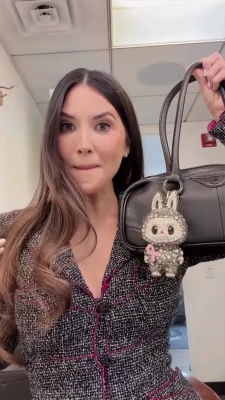 oliviamunn - A quick sfw video of me talking :) Sorry for the background noise,