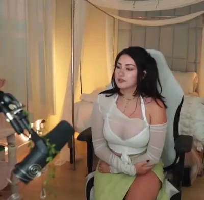 palmbeee - NEW VIDEO OTW🎥 Another Creampie Special!!! Putting it All in my