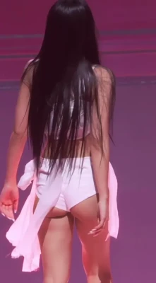 jennierubyjane - having a nice view? 💕 😈