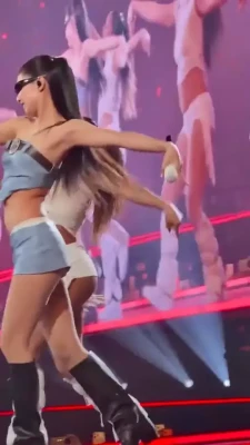 jennierubyjane - The bigger the better I am right? 😍 @chubby_uwu_bunny