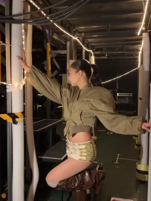 jennierubyjane - Look, I’m spread wide open for you! 🥰 Would you still go inside