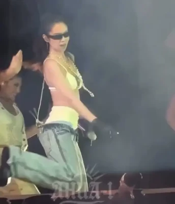 jennierubyjane - Some where over the 🌈 👅 DM me if you want to see this