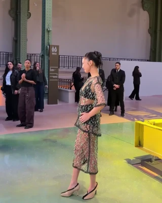 jennierubyjane - Here’s un i cropped version for you guys. 1st morning in Brazil