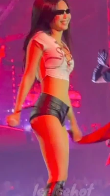 jennierubyjane - Playing with Galaxy Single Shot
