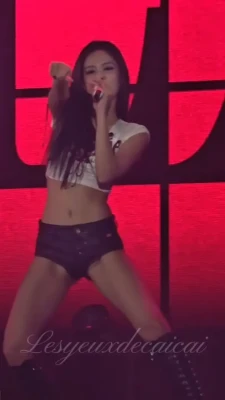 jennierubyjane - Could you handle seeing this? What would you do? Would you stare?