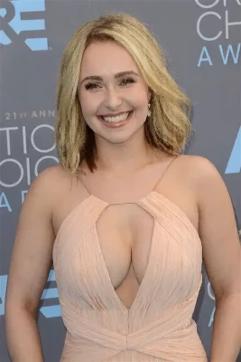 haydenpanettiere - Out and about today.... was it you that I caught staring??? 🤔😜