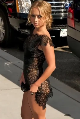 haydenpanettiere - Filming day! 🤤💦  How was your day love? 😍 I had a wonderful
