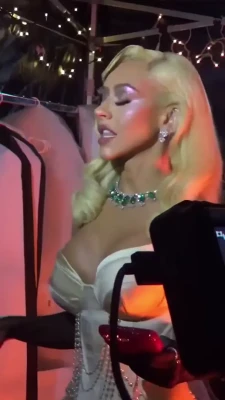 xtina - What do you think of my fit? 🥰