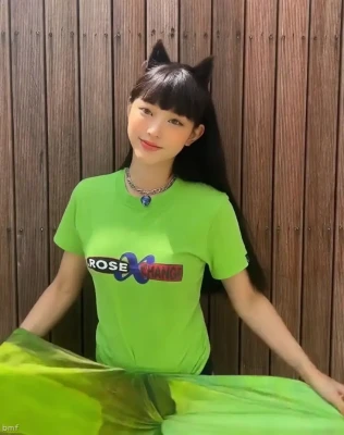 newjeans_official - Another case of me being.... shy ;) ;)