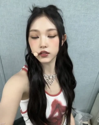 newjeans_official - Wanna be lazy with me?!? 🔥