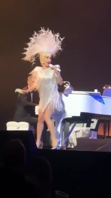 ladygaga - Play ball😋