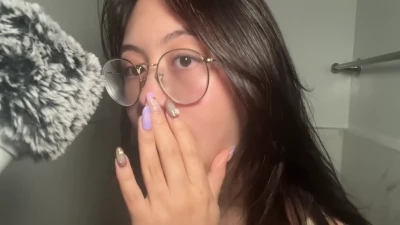 tiptoetingles - blows big kiss
