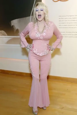 dollyparton - Would you join me in bed?🙈🤫