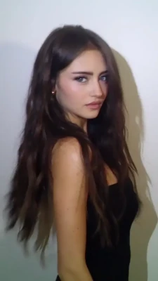 leniklum - 🔥🔥🔥 New Full 🔥🔥🔥 Fingering her pussy while they