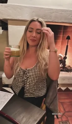 hilaryduff - Feels so good💦 and looks so good seeing my wet juicy fingers after
