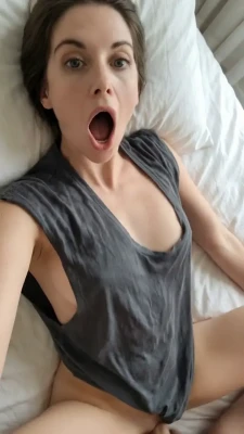 alisonbrie - Oh hi, good afternoon! Just practicing some booty twerks