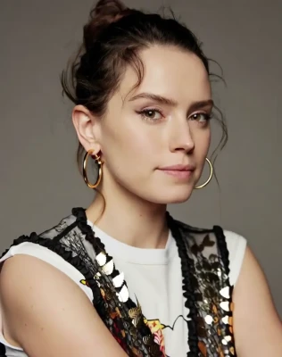 daisyridley - It's #lucymuseminutenews #coldnakednips184 - if you like this check