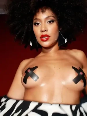 beyonce - Plaaaaaaaying with my tiny nipples.