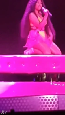 nickiminaj - Happy Christmas Eve everybody 🎄❤️