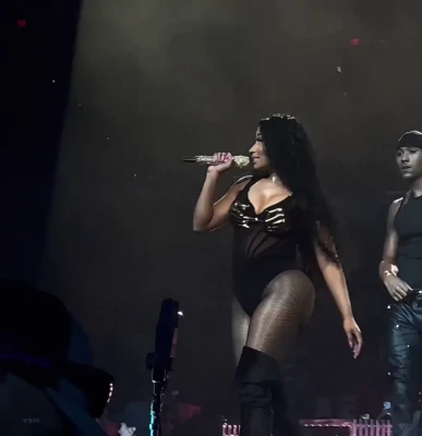 nickiminaj - 🎥 Its a glow day✨ part 1
