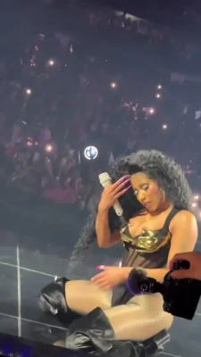 nickiminaj - Really enjoying this outfit 💕