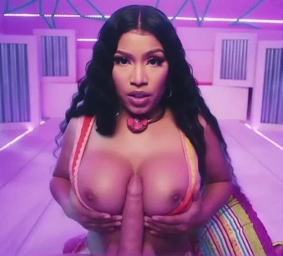 nickiminaj - Snacking on miss iah k toes !!