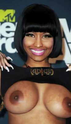 nickiminaj - Bikini pics to warm you up on this chilly day 🔥