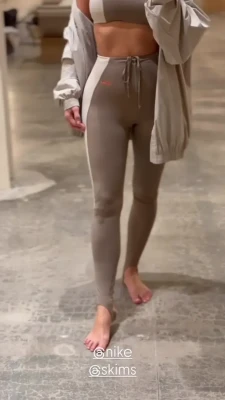 kimkardashian - 💦7 mins for $69💦 A handjob video 🤯 A new video is up, a