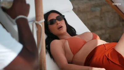 kimkardashian - Have you tipped me today babe? Everything wins a prize!!!  Help me