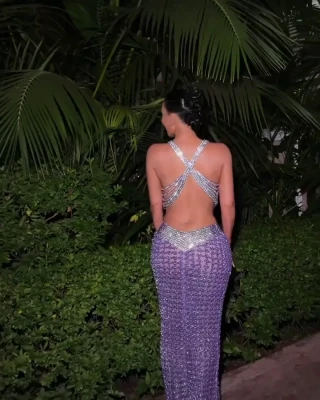 kimkardashian - Do I have your attention? If so make sure you cum and play in my DM