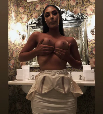 kimkardashian - Where do you want my tongue?