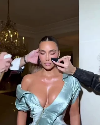 kimkardashian - Worship Me