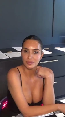 kimkardashian - Tip if you like big tities😇