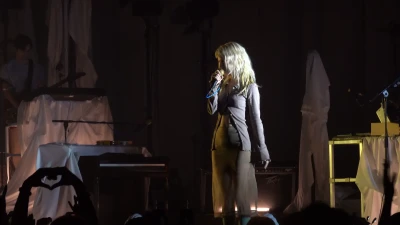 yelyahwilliams - + that was it- he was lost to the digital world!!