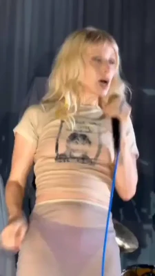 yelyahwilliams - Heels, strap-ons, hotel toiletries—basically My Domme life
