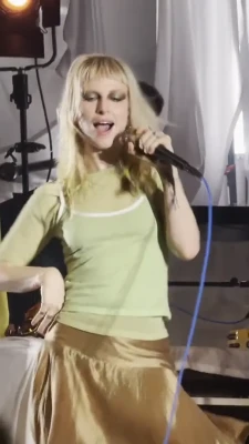 yelyahwilliams - the sun and i are lovers 🌞